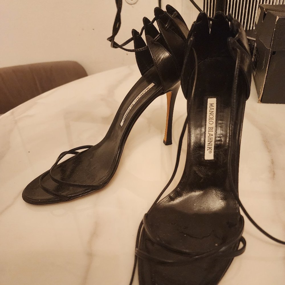 MANOLO BLAHNIK LEATHER highheels
